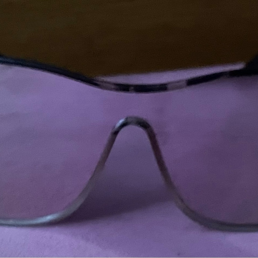 Black Shield-Style Glasses with Sleek Design